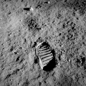 Apollo_11_bootprint-S